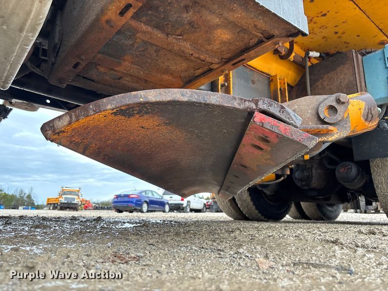 image for item FB3409 2009 International 7500 dump truck