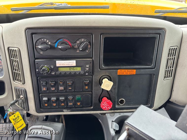 image for item FB3409 2009 International 7500 dump truck