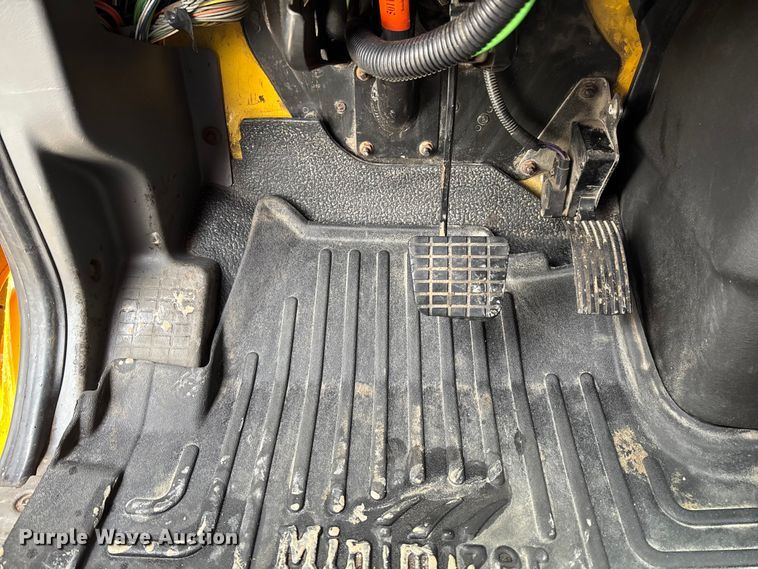 image for item FB3409 2009 International 7500 dump truck