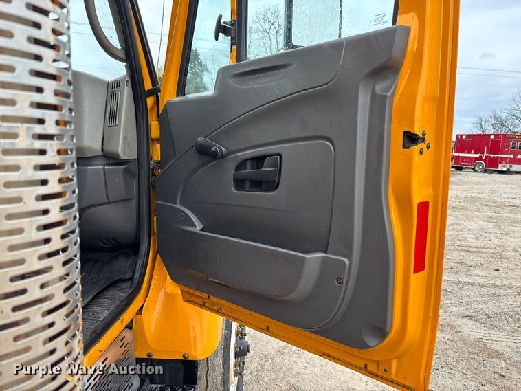 image for item FB3409 2009 International 7500 dump truck