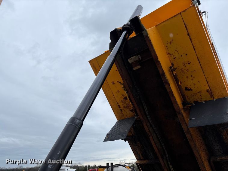 image for item FB3409 2009 International 7500 dump truck