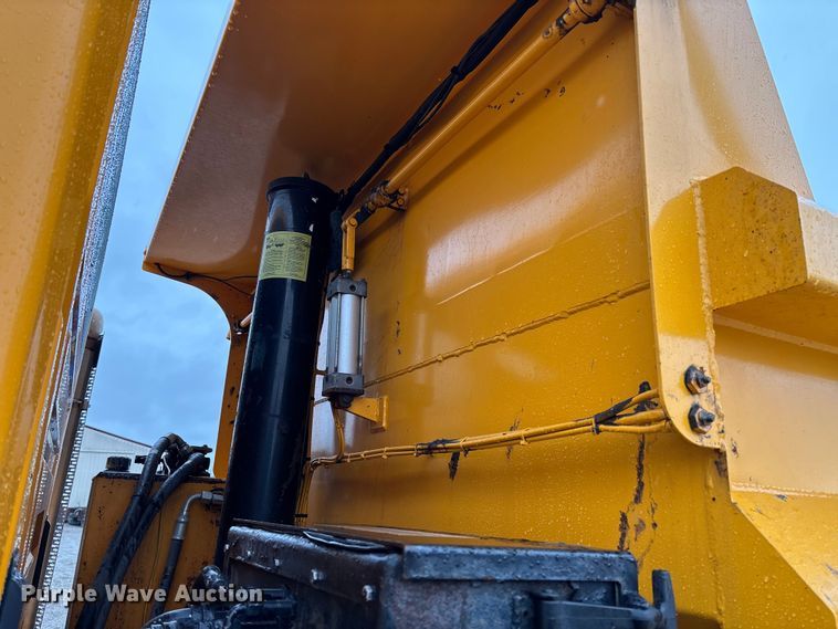 image for item FB3410 2013 International 7500 dump truck