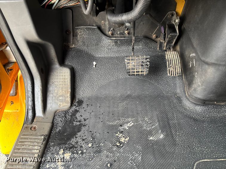 image for item FB3410 2013 International 7500 dump truck