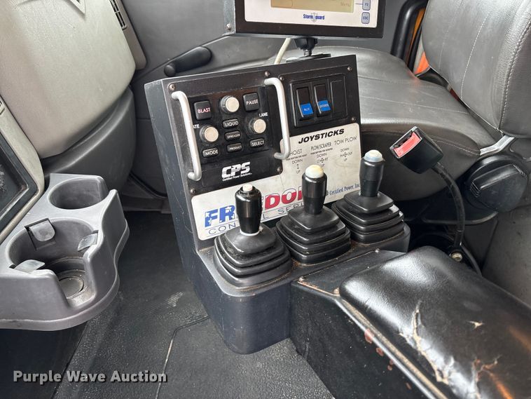 image for item FB3410 2013 International 7500 dump truck