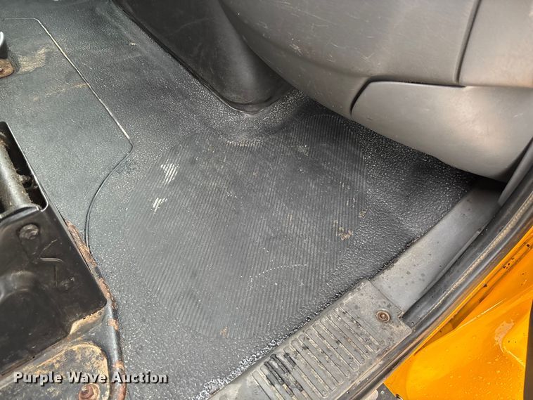 image for item FB3410 2013 International 7500 dump truck