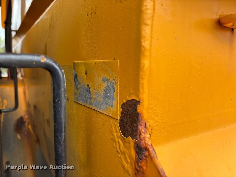 image for item FB3411 2010 International 7500 dump truck