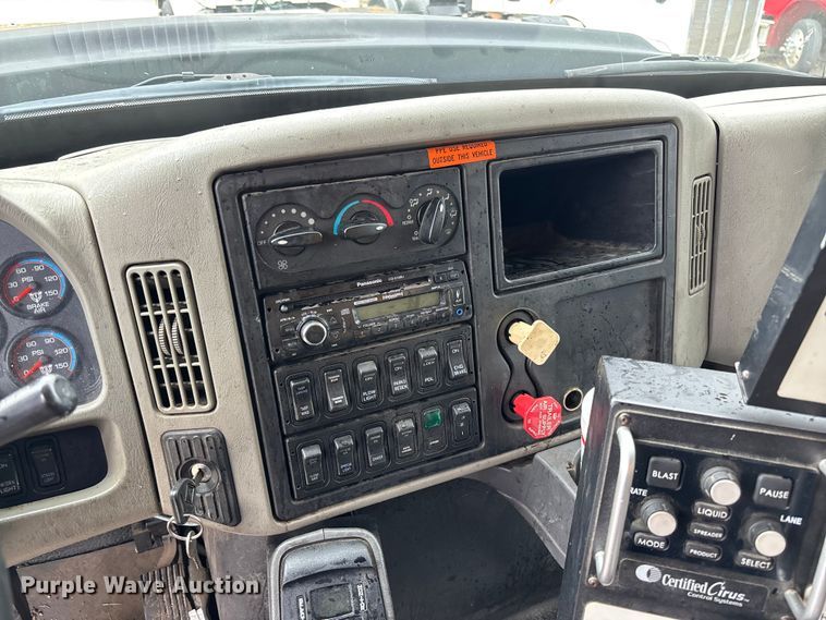 image for item FB3411 2010 International 7500 dump truck