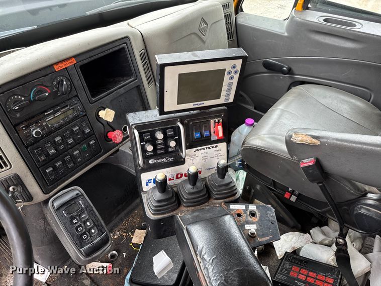 image for item FB3411 2010 International 7500 dump truck