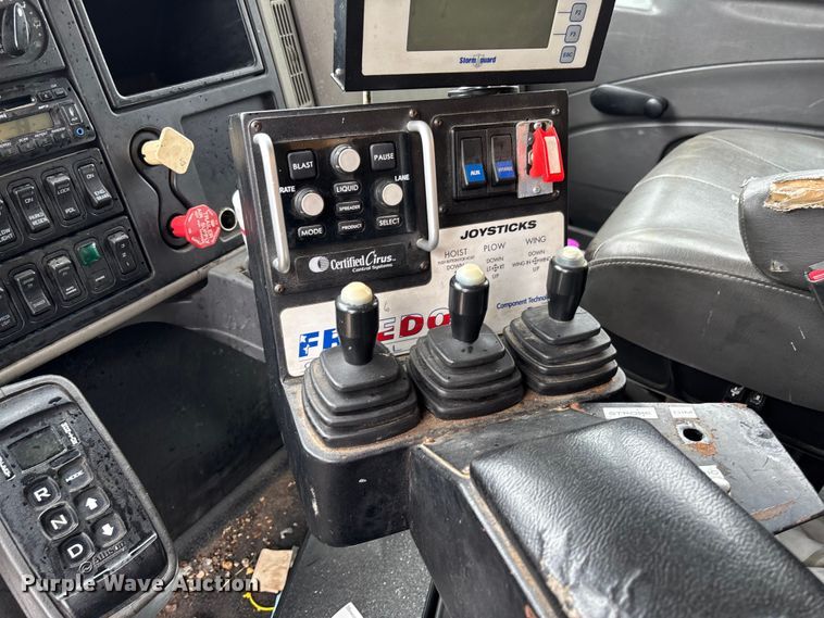 image for item FB3411 2010 International 7500 dump truck