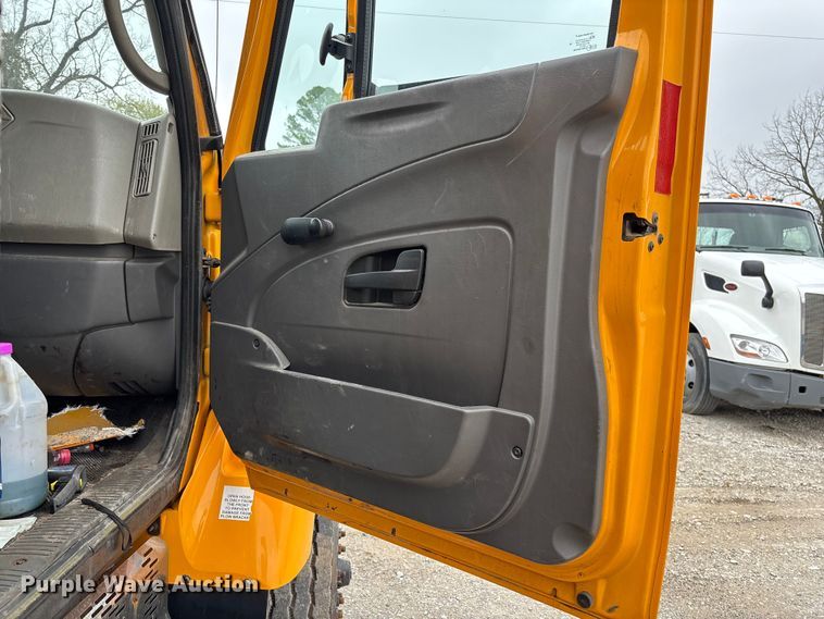 image for item FB3411 2010 International 7500 dump truck