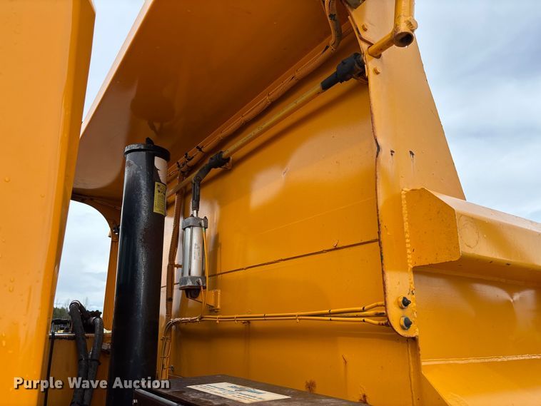 image for item FB3420 2011 International 7500 dump truck