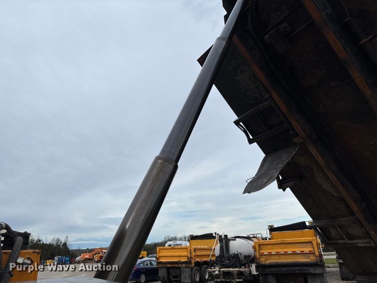 image for item FB3420 2011 International 7500 dump truck