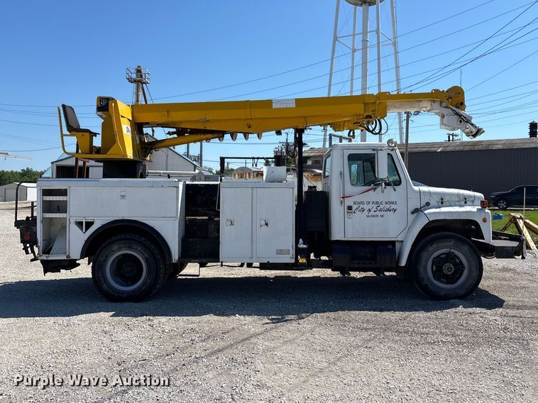 image for item FB3545 1987 International 1754 digger derrick truck