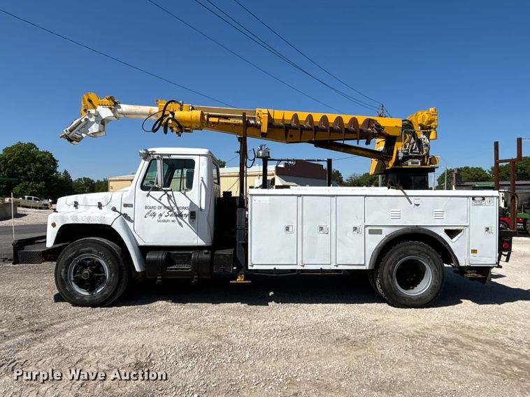 image for item FB3545 1987 International 1754 digger derrick truck