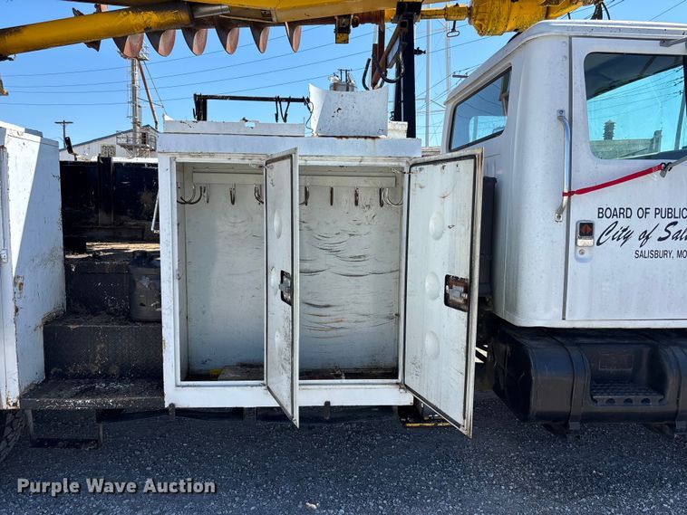 image for item FB3545 1987 International 1754 digger derrick truck