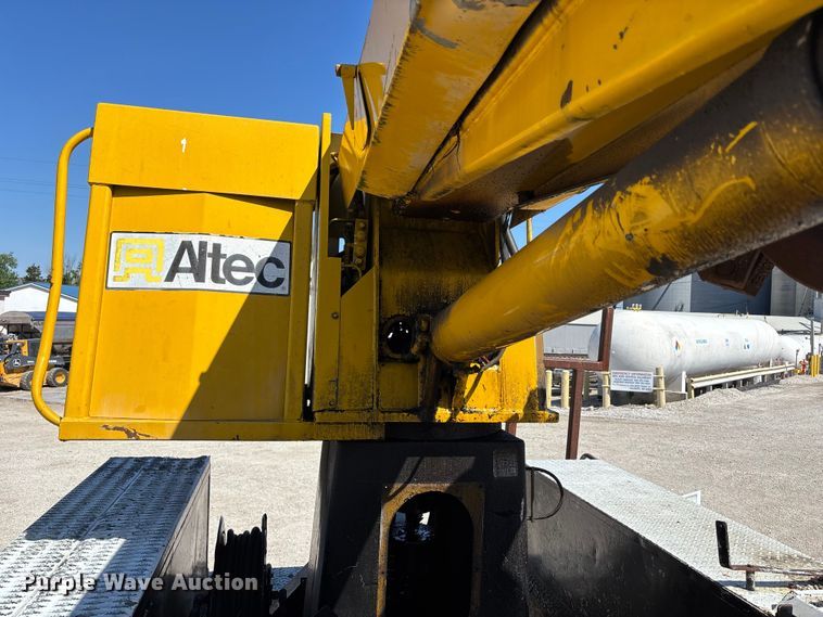 image for item FB3545 1987 International 1754 digger derrick truck