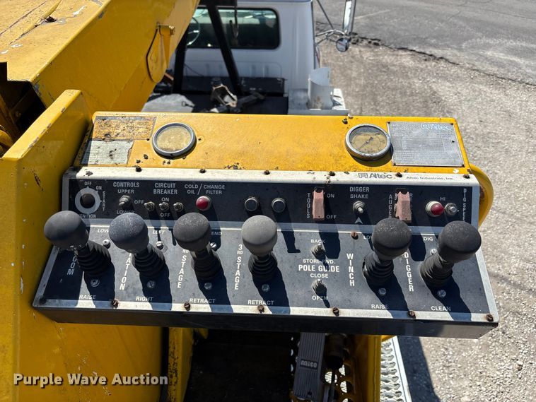 image for item FB3545 1987 International 1754 digger derrick truck