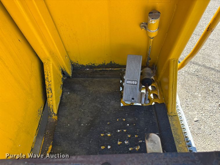 image for item FB3545 1987 International 1754 digger derrick truck