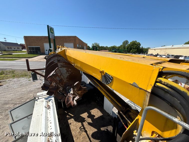 image for item FB3545 1987 International 1754 digger derrick truck