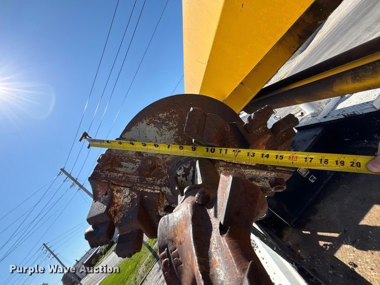 image for item FB3545 1987 International 1754 digger derrick truck