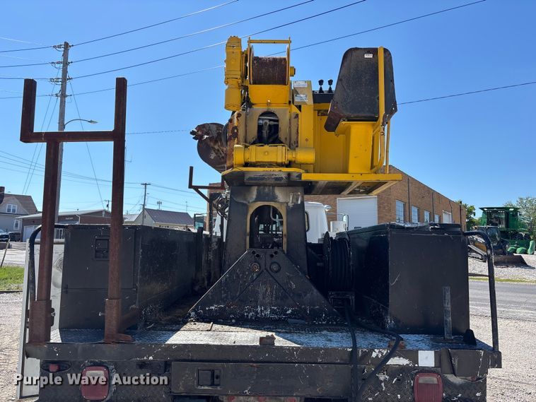 image for item FB3545 1987 International 1754 digger derrick truck