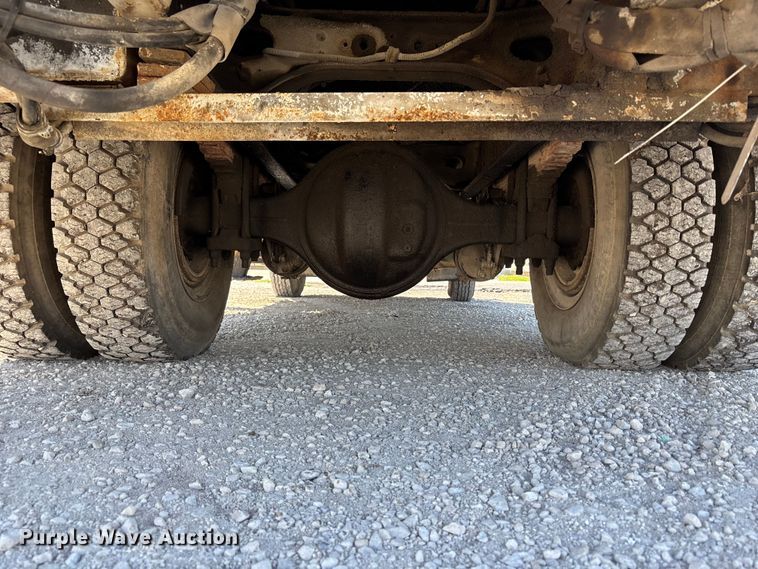 image for item FB3545 1987 International 1754 digger derrick truck