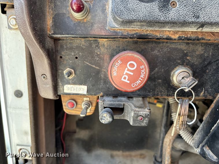 image for item FB3545 1987 International 1754 digger derrick truck