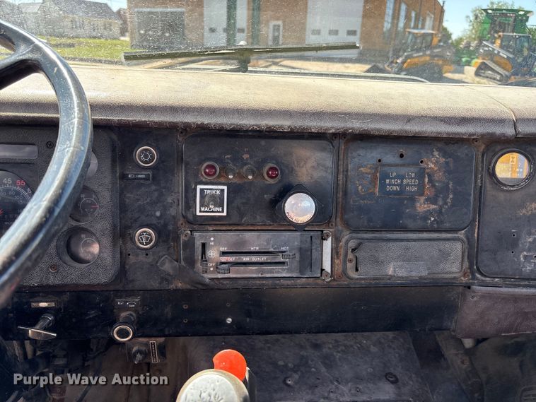 image for item FB3545 1987 International 1754 digger derrick truck