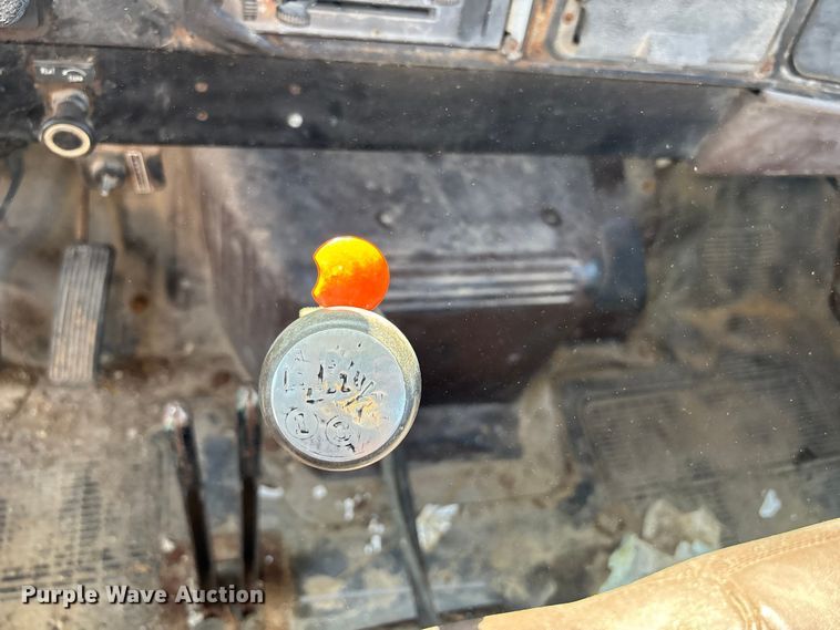 image for item FB3545 1987 International 1754 digger derrick truck