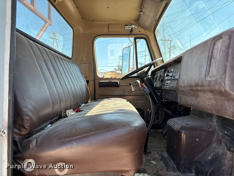 image for item FB3545 1987 International 1754 digger derrick truck