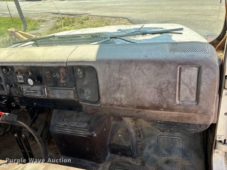 image for item FB3545 1987 International 1754 digger derrick truck