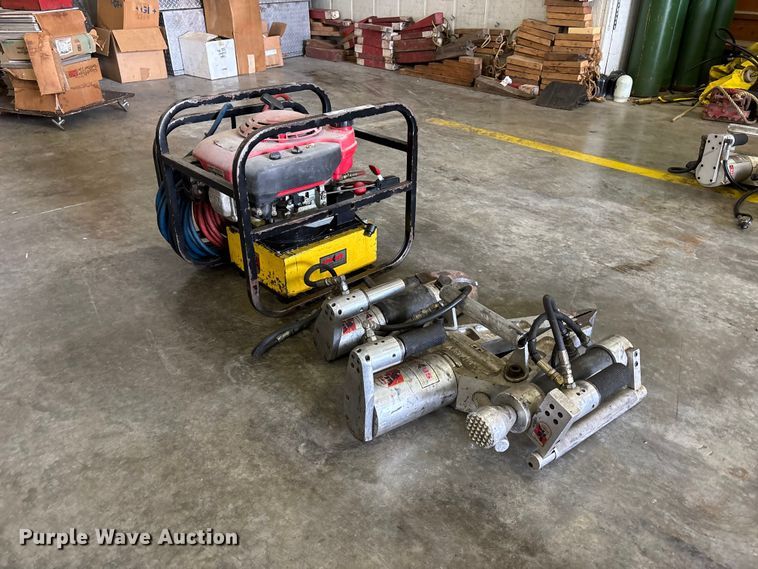 image for item FB3665 Amkus Rescue System jaws of life equipment