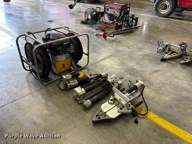 image for item FB3667 Amkus Rescue System jaws of life equipment