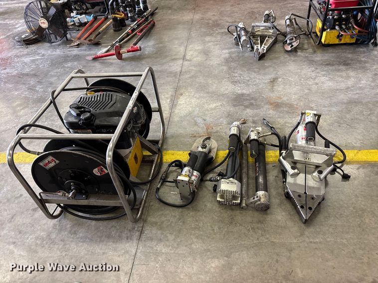 image for item FB3667 Amkus Rescue System jaws of life equipment