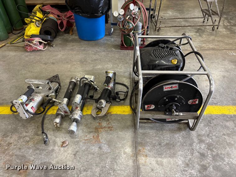 image for item FB3667 Amkus Rescue System jaws of life equipment