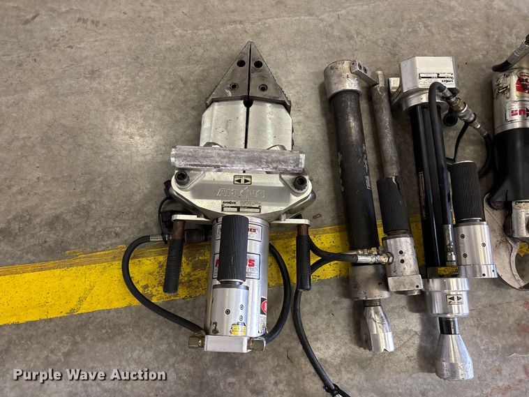 image for item FB3667 Amkus Rescue System jaws of life equipment