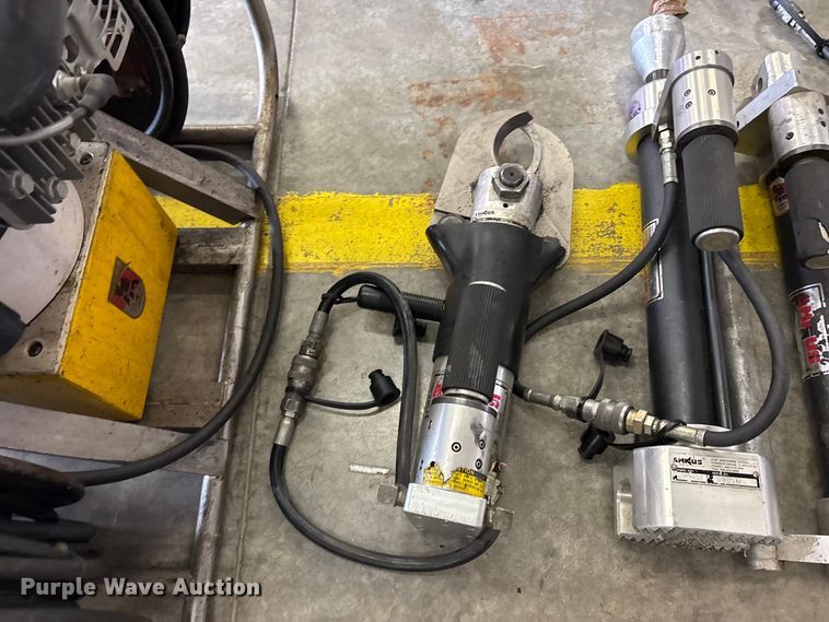 image for item FB3667 Amkus Rescue System jaws of life equipment