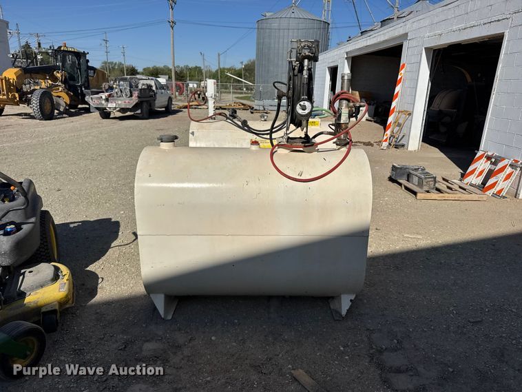 image for item FB7220 (2) oil tanks