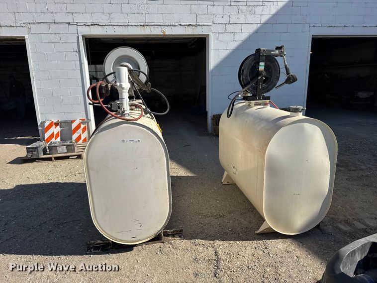 image for item FB7220 (2) oil tanks