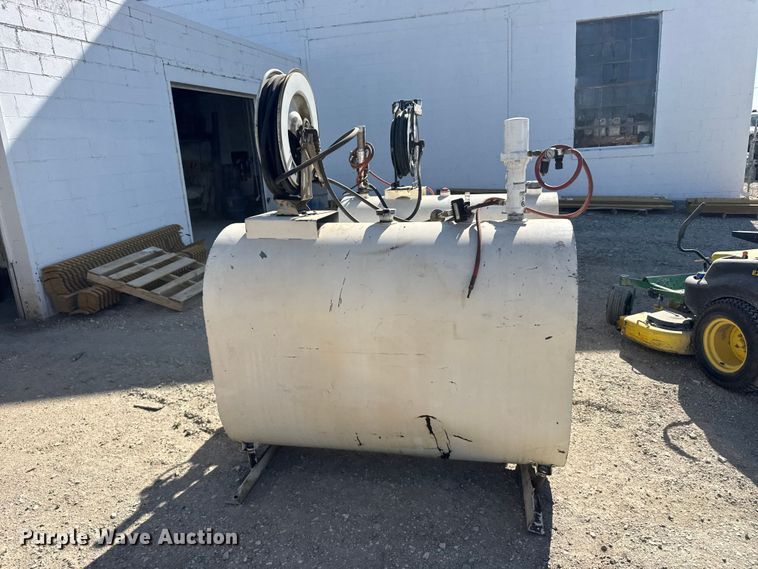 image for item FB7220 (2) oil tanks