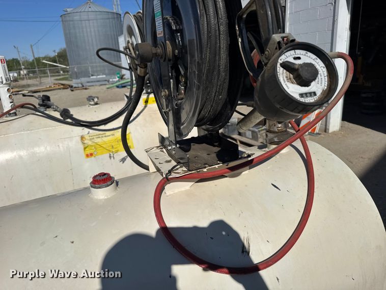 image for item FB7220 (2) oil tanks