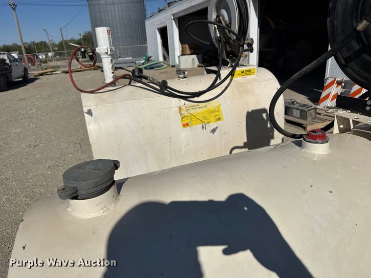 image for item FB7220 (2) oil tanks