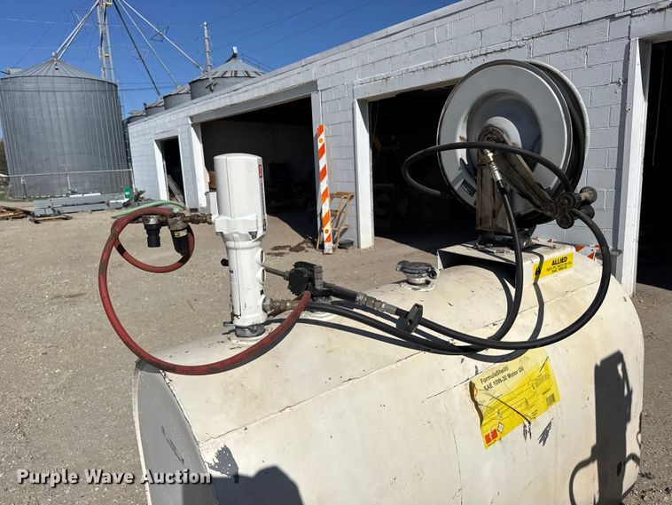 image for item FB7220 (2) oil tanks