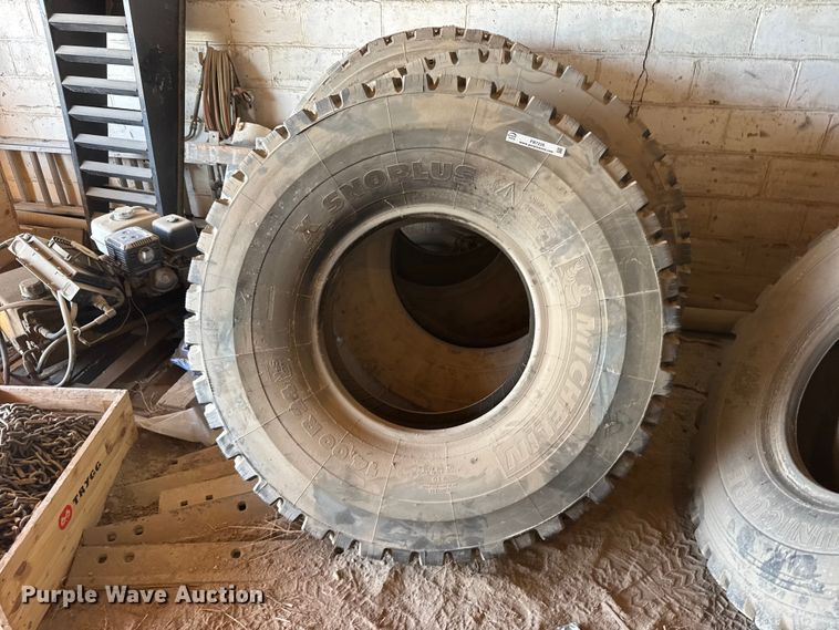 image for item FB7226 (4) 14.00R24 motor grader tires