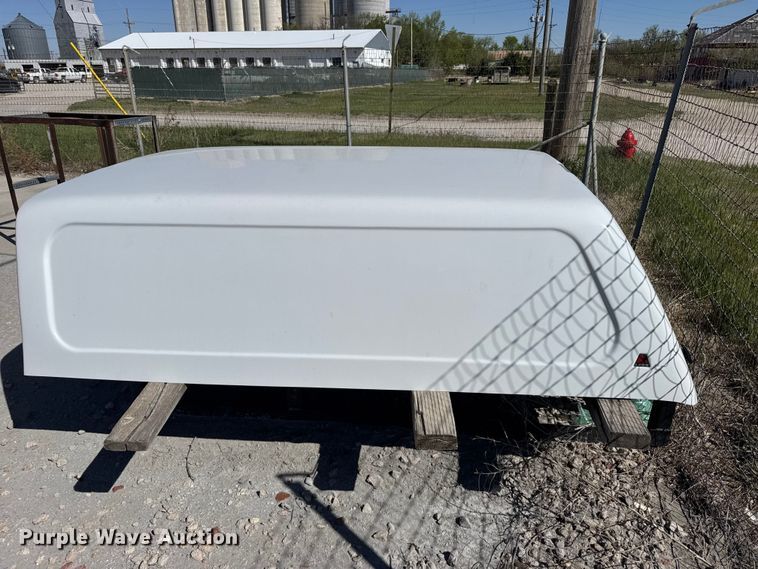 image for item FB7234 Leer pickup truck topper