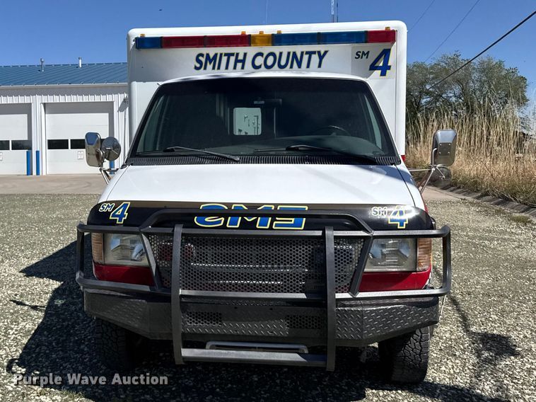 image for item FB7238 1998 Ford E450 Super Duty ambulance