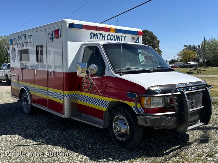 image for item FB7238 1998 Ford E450 Super Duty ambulance