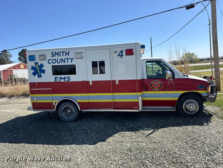 image for item FB7238 1998 Ford E450 Super Duty ambulance