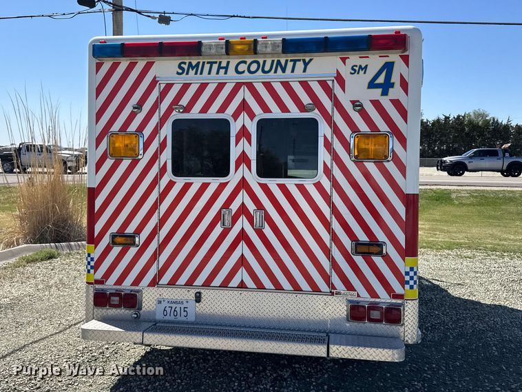 image for item FB7238 1998 Ford E450 Super Duty ambulance