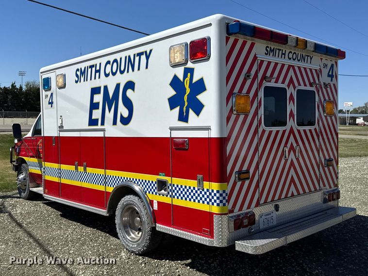 image for item FB7238 1998 Ford E450 Super Duty ambulance
